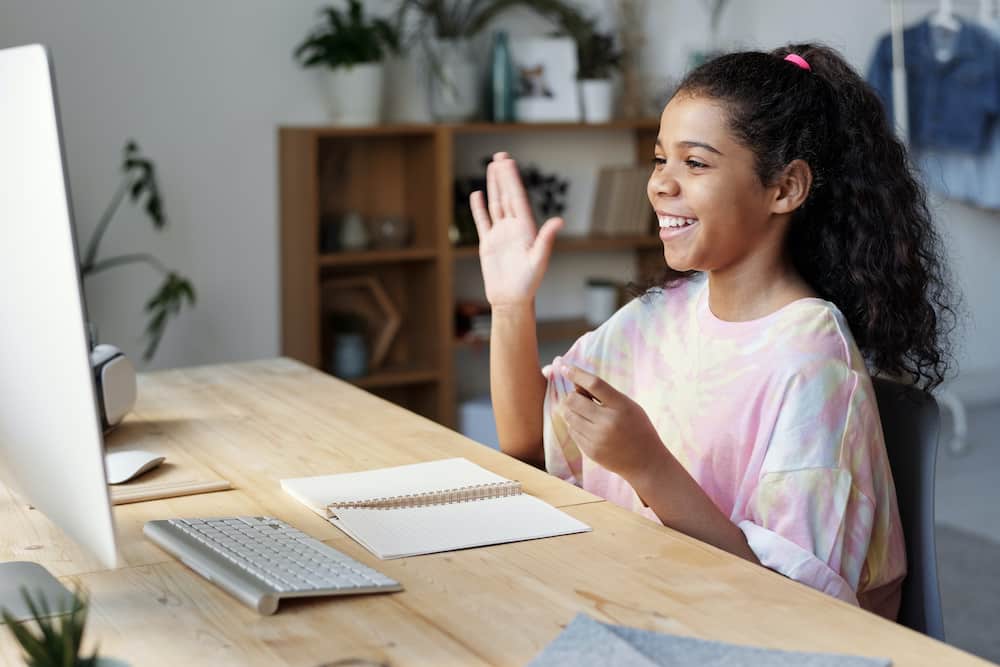 young kid learning to speak Urdu through online class